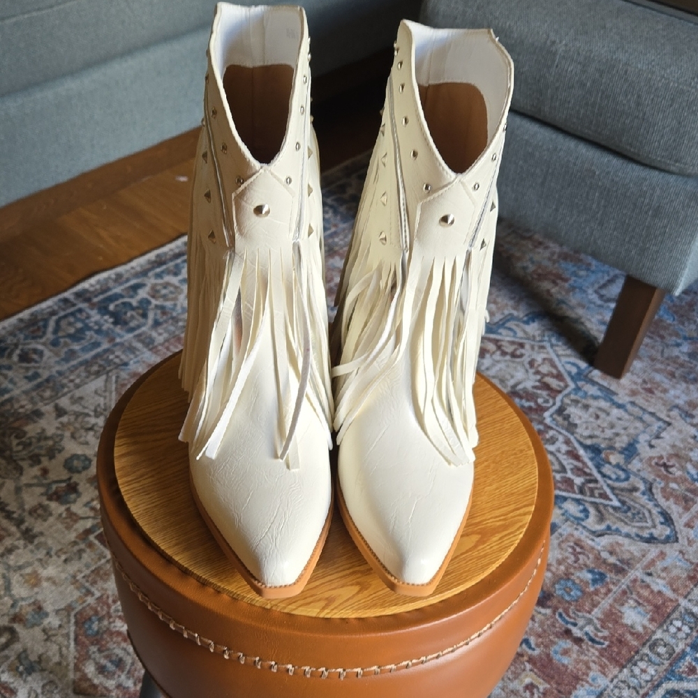 Fringed Cream Women's Boots